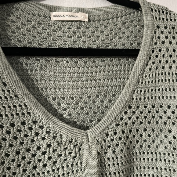 Large sweater sage green cropped v neck - Picture 2 of 2